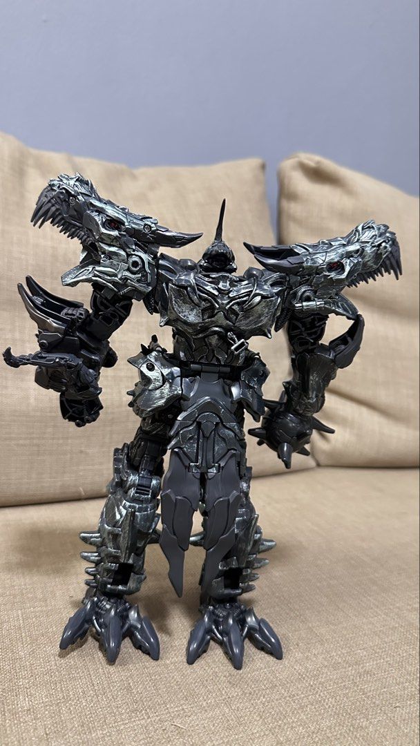 Transformers Grimlock Action Figure (Category: Toy Figures) located in Singapore. Submitted by yassha (Listing ID 1438144402, Image 3). Description: - Transformers Grimlock action figure - Transforms from robot to T-Rex - Detailed sculpting and articulation - Perfect for collectors and kids.