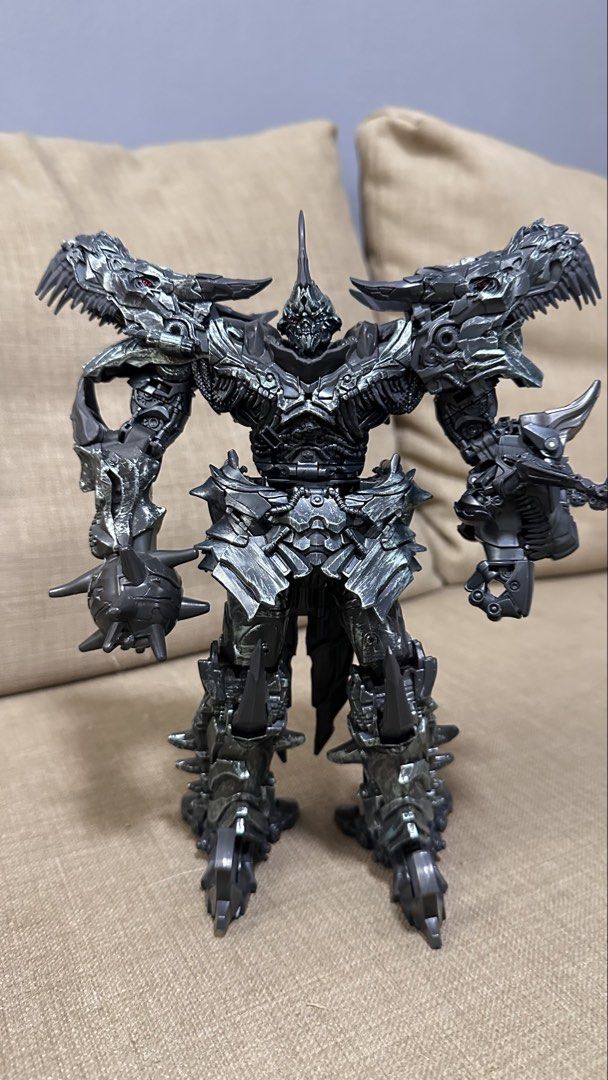 Transformers Grimlock Action Figure (Category: Toy Figures) located in Singapore. Submitted by yassha (Listing ID 1438144402, Image 1). Description: - Transformers Grimlock action figure - Transforms from robot to T-Rex - Detailed sculpting and articulation - Perfect for collectors and kids.