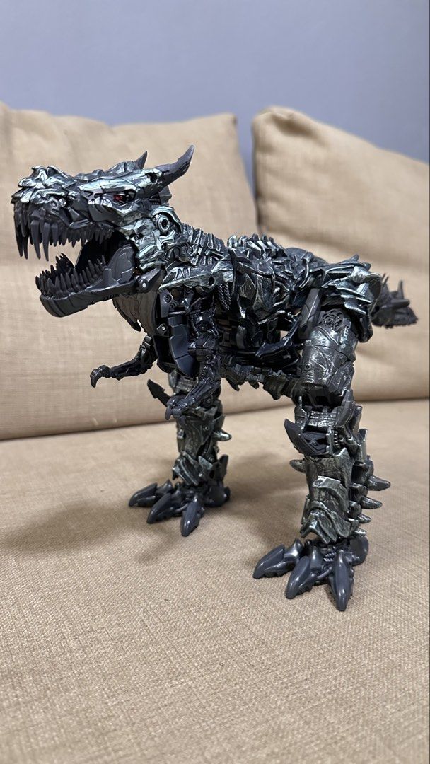 Transformers Grimlock Action Figure (Category: Toy Figures) located in Singapore. Submitted by yassha (Listing ID 1438144402, Image 2). Description: - Transformers Grimlock action figure - Transforms from robot to T-Rex - Detailed sculpting and articulation - Perfect for collectors and kids.