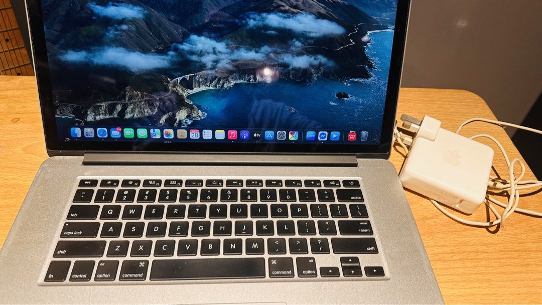 MacBook Pro 💻 (Category: Laptops & Notebooks) located in Singapore. Submitted by lisalabajo (Listing ID 1440699618, Image 1). Description: MacBook Pro (Retina, 15-inch, mid 2015) 16GB RAM/512GB or 1TB flash storage. Technical Specs: -2.2 GHz Quad-Core Intel Core i7 -16GB RAM -256GB -macOS Monterey .