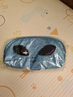 FREE TRACKABLE SHIPPING AND NEW AND SEALED! Little Gray Alien Glitter Pouch