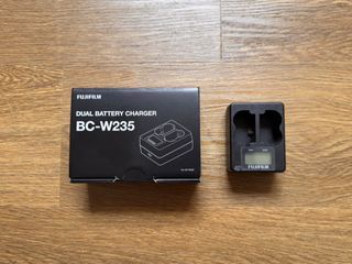 Fujifilm BC-W235 Dual Battery Charger