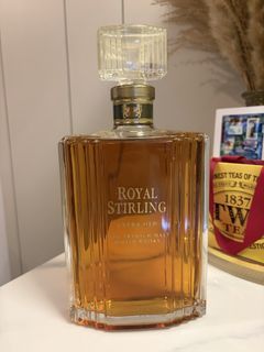 Royal Stirling Extra Old - Limited Edition 43% 750ml (Crystal Decanter - 22 carat gold)