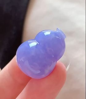 Ice imperial purple jadeite gourd top 冰种帝王紫葫芦，非常饱满，颜色浓郁且均匀，种水好，尺寸:24.1-17.5-13.3，市面上极少有这么浓郁的葫芦！