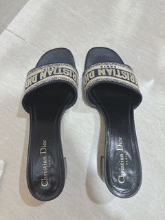 ✨ Authentic ✨ Christian Dior Dway Heeled Slide