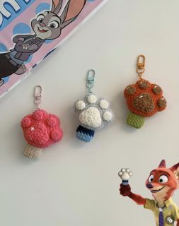 Zootopia Crocheted Paw Print Keychain