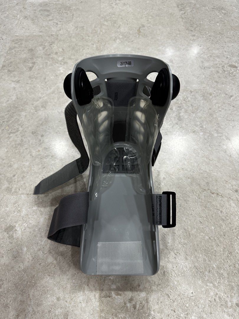 Aircast AirSelect Short Walker Boot (Category: Braces, Support & Protection) located in Singapore. Submitted by polarbear6043 (Listing ID 1445905946, Image 7). Description: Size: Medium Free delivery provided. Can also self-pick up at AMK Ave 5 Blk 602 / Lentor MRT / YCK MRT.