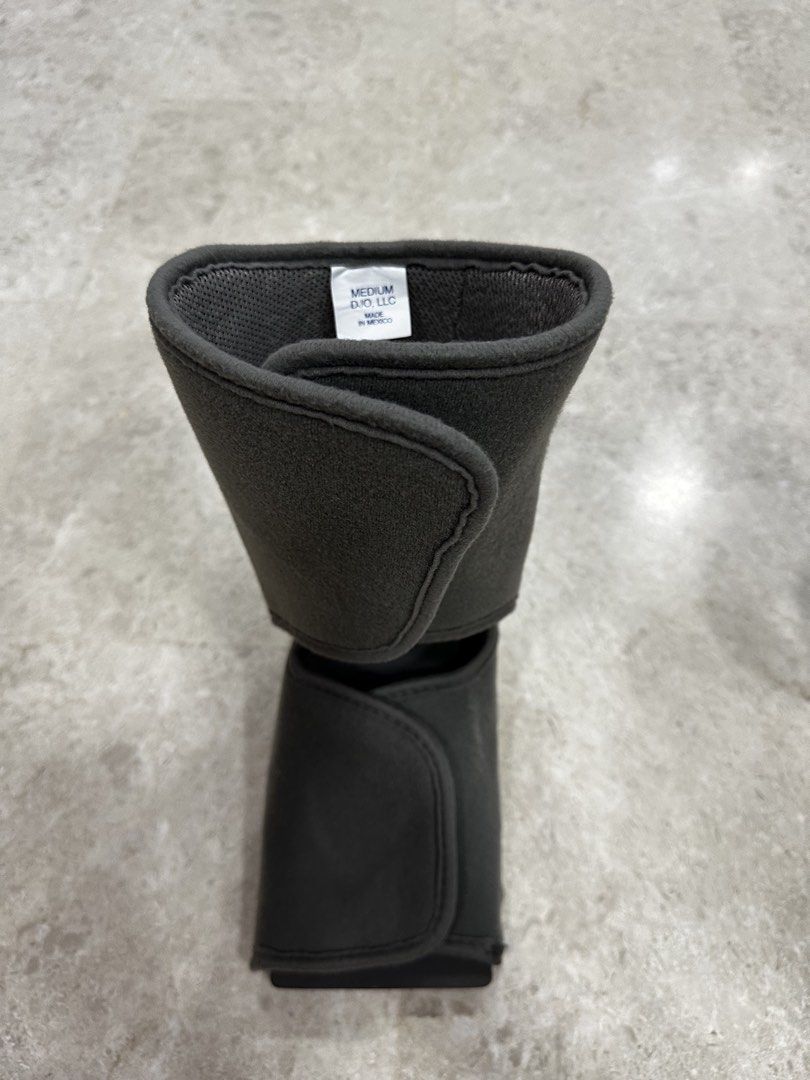 Aircast AirSelect Short Walker Boot (Category: Braces, Support & Protection) located in Singapore. Submitted by polarbear6043 (Listing ID 1445905946, Image 8). Description: Size: Medium Free delivery provided. Can also self-pick up at AMK Ave 5 Blk 602 / Lentor MRT / YCK MRT.
