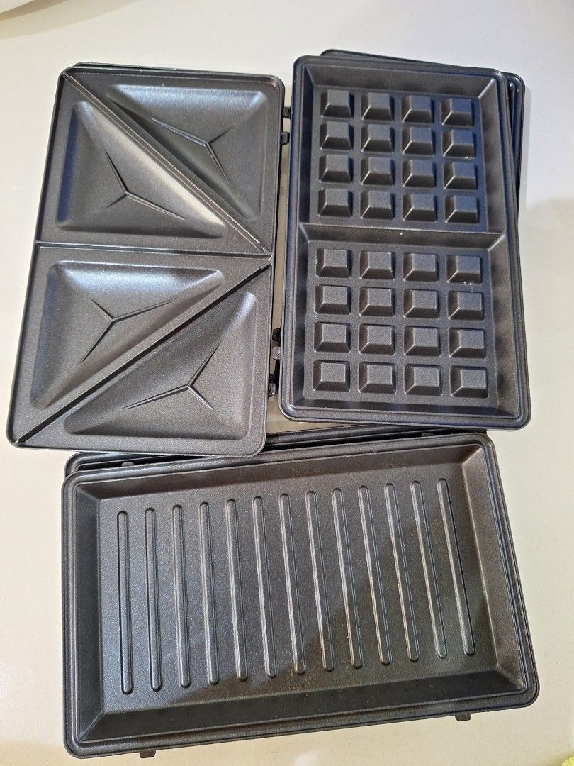 Philips waffle maker plates (Category: Ovens & Toasters) located in Singapore. Submitted by nicole2583 (Listing ID 1446073327, Image 2). Description: - Philips Sandwich Maker 5000 series - 3 sets of plates: Sandwich, Waffle, Grill -Sandwich plates new, others used -Still have lots of life, great as a spare or replacement Take all.