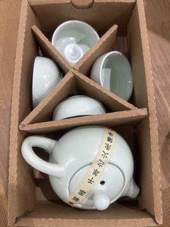 Chinese Ceramic Tea Set with Teapot and Cups