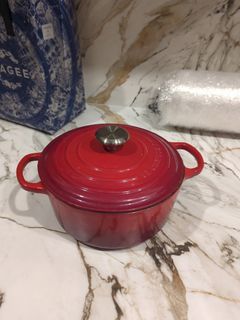 Le creuset Cast Iron Dutch Oven