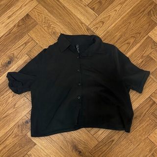 Minimalist Black Cropped Blouse with small Back Split Breezy and Lightweight