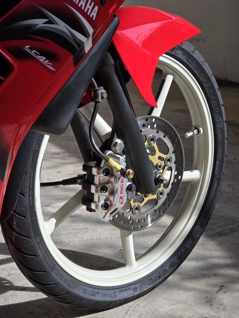 YAMAHA SPARK T135 LC135 V1 (Category: Class 2B) located in Singapore. Submitted by sg_li37 (Listing ID 1449024926, Image 10). Description: Fully restored @ JB Champion Spec 57mm standard daily - Pirelli Rosso Sport F/R fresh new rubber - Enkei SP522 Cream white - Yoshimura Tri Oval with Cert Bike is paid, no COI nonsense. Full cash deal only. Source your own loan. COE Feb 2029 Renewable Slight Nego, lowballers expect to get sarcastic remarks from