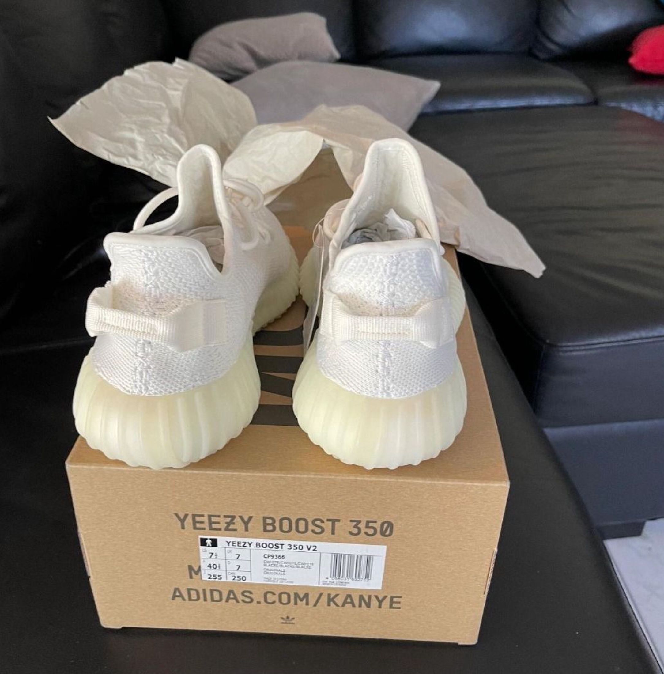 adidas originals Yeezy Boost 350 V2 Ice Cream Triple White (Category: Sneakers) located in Singapore. Submitted by beswiftwolf (Listing ID 1449137377, Image 2). Description: ▎Adidas Brand Store ▎adidas originals Yeezy Boost 350 V2 Ice Cream Triple White ☑ Brand New ☑ Free shipping (J&T/Ninja Van) ☑ Cash on delivery Process: Order → 3-day confirm → Ship → Pay on delivery Please confirm size first 🙏.