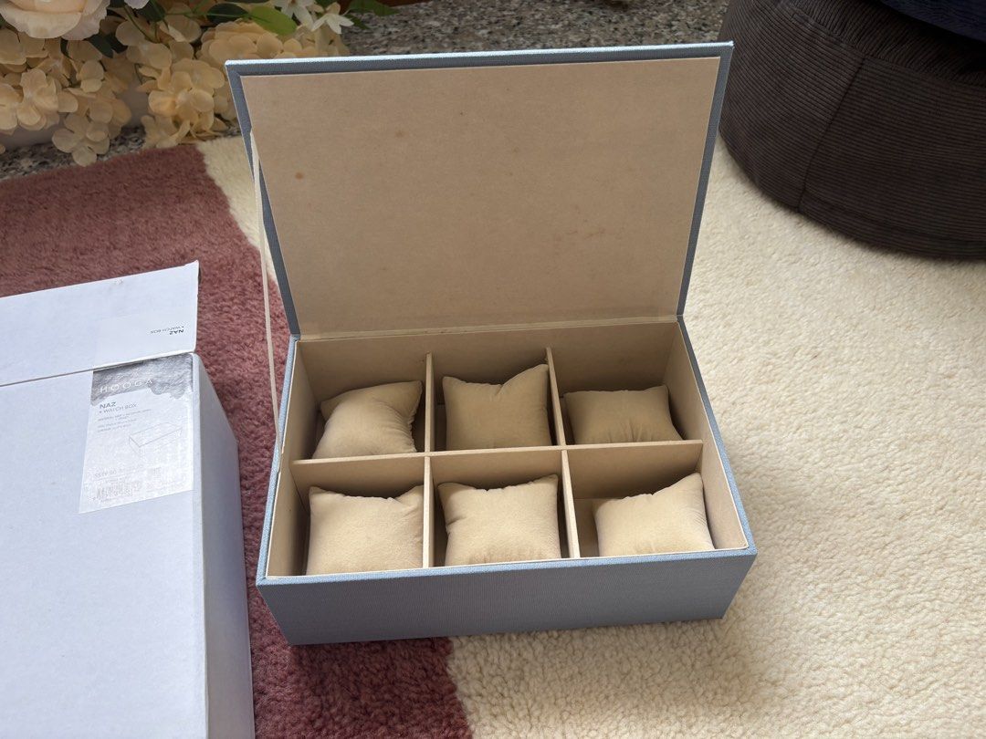 Watch Box Organizer with 6 Slots (Category: Accessory holder, box & organizers) located in Singapore. Submitted by spacewolf (Listing ID 1449132632, Image 1). Description: New and unused, however has some yellowing spots inside as pictured, hence selling considerably cheaper than cost.