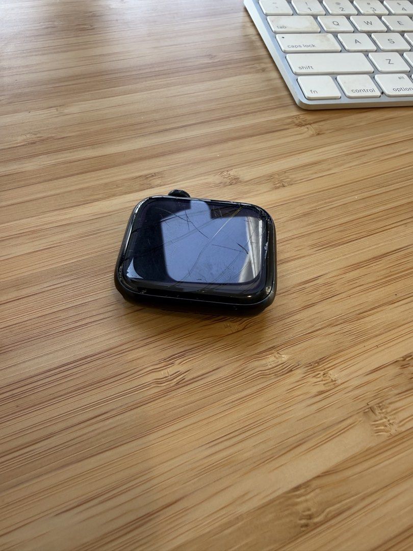 Apple Watch SE 44mm Aluminum Case GPS (broken glass) (Category: Wearables & Smart Watches) located in Singapore. Submitted by quicklion-e1d4 (Listing ID 1449330132, Image 6). Description: - Apple Watch SE 2 - 44mm Aluminum Case - GPS Model - **Condition:** Screen has cracks and scratches (sold as is). Please review photos carefully before buying. - Watch has been reset Pick up at 11 Nathan Rd #15-01 258732. Paynow accepted..