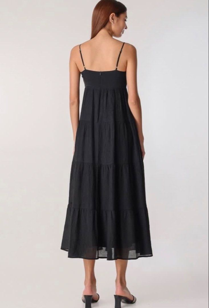 LOVET Ezlyn Textured Tiered Maxi Dress in Black | carol rosalie holly haydie primrose jade chantell finela saera envie joie evelyn elleria laura lorelle soni selina ora shira isel elise orielle tyla (Category: Dresses) located in Singapore. Submitted by oncloudddnine (Listing ID 1449388449, Image 2). Description: NO TRADES NO NEGOS 🤡 Price inclusive of tracked mailing Worn once OOS in stores/online RTP $44.90 Size M PTP 16.5” Underbust 14.5” Hip