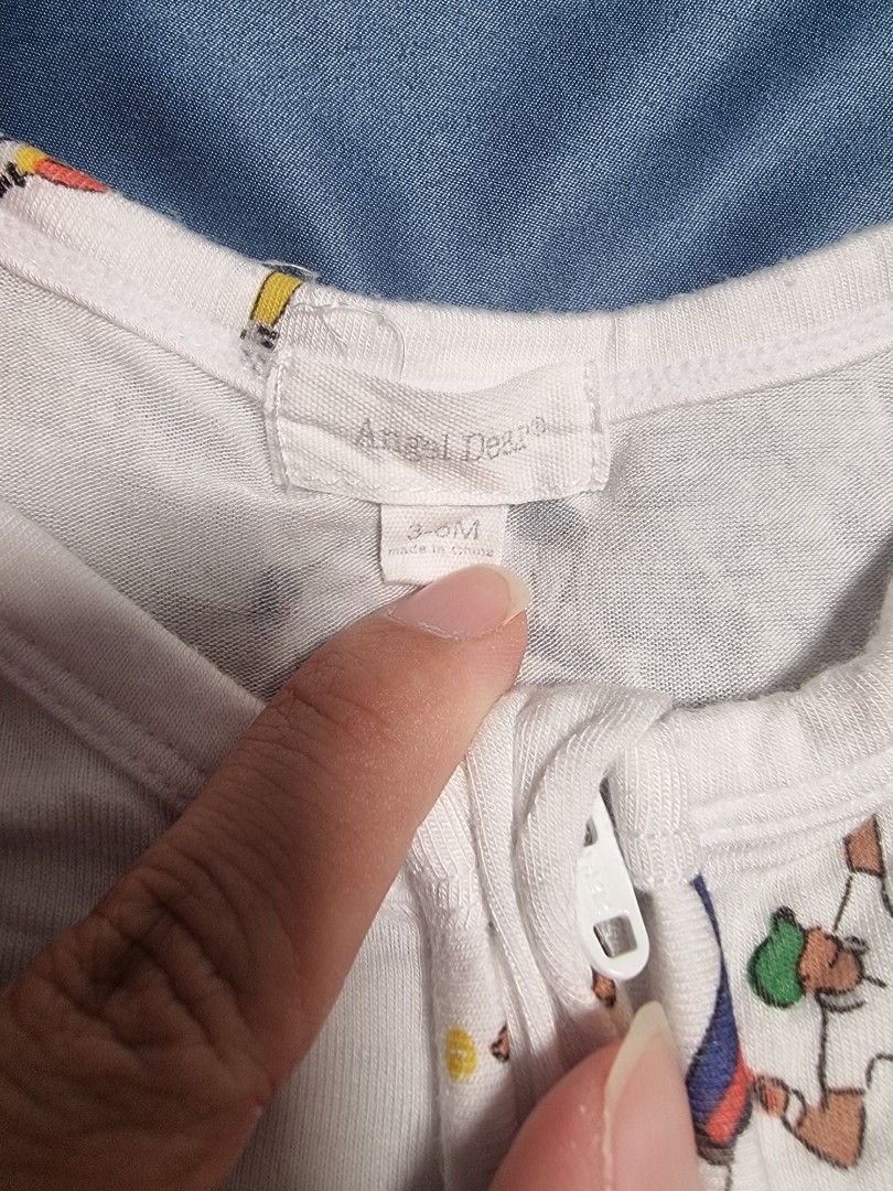 (All for $29) Bamboo two way zip long sleeves sleepsuit/baby pajamas/footsie/onesie (3 to 6 mths) (Category: Babies & Kids Fashion) located in Singapore. Submitted by jun_001 (Listing ID 1449910748, Image 9). Description: (All for $29) Bamboo two way zip long sleeves sleepsuit/baby pajamas/footsie/onesie (3 to 6 mths) __________________________ Qxpress +$4.50 Collection : blk 658A punggol east **please only offer if you are comfortable with condi