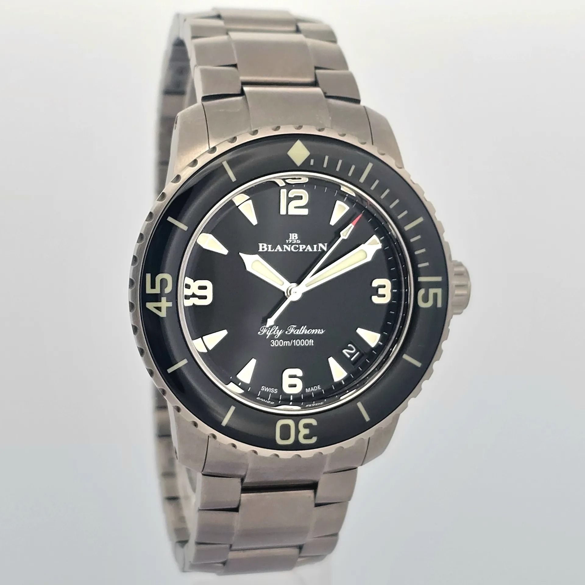 Blancpain Fifty Fathoms 5010 12B30 B52B (Category: Watches) located in Singapore. Submitted by mingwatchchannel (Listing ID 1450181661, Image 1). Description: M260597UBCN Watch Condition Very Good Warranty Card Year Open Date Diameter 42mm Movement Automatic Case Material Titanium Dial Color Black Accessories Includes original box and certification documents No Exchange Thank You Want to see more watches we have please follow us on: Website: http