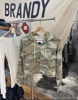 brandy melville cropped camo hoodie