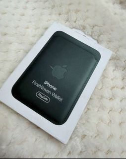 Apple iPhone FineWoven MagSafe Wallet