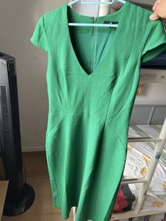 H&M Green Textured Cap Sleeve V-Neck Dress