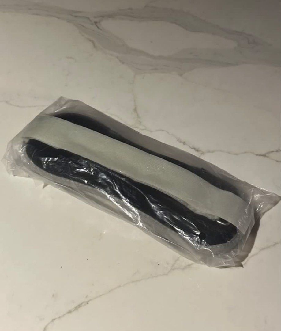 Ankle Weights 0.75kg (Category: Toning & Stretching Accessories) located in Singapore. Submitted by pool4ever (Listing ID 1452017010, Image 3). Description: - ZTKN Iron Sand Ankle Sandbags - Matte Black Color - 0.75kg each (Total 1.5kg for the pair) - Ideal for muscle gain, resistance, fitness, and exercise - Versatile: Use on wrists or ankles - Adjustable strap for a secure and comfortable fit.