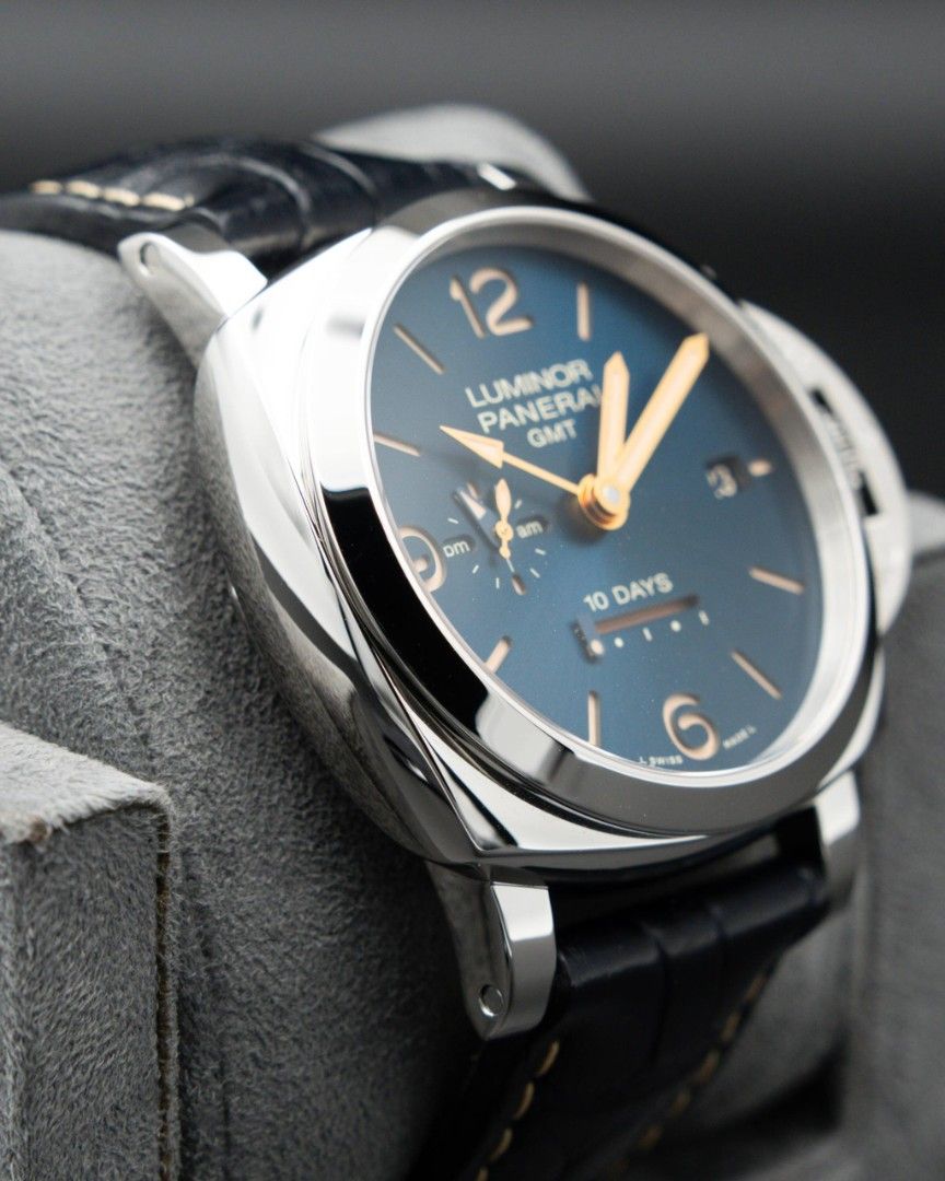 Panerai PAM00689 Luminor 1950 Automatic 10 Days Boutique Blue 44mm 2016 Full Set Like New Pam689 (Category: Watches) located in Singapore. Submitted by gdtimepieces (Listing ID 1452196311, Image 5). Description: ** Open to trades up/down! ** Shop Based Hi all, up for sales today is a Panerai PAM00689 Luminor 1950. A boutique-exclusive limited edition of just 300 pieces, featuring a gorgeous blue sunburst sandwich dial and Panerai’s impressive in-