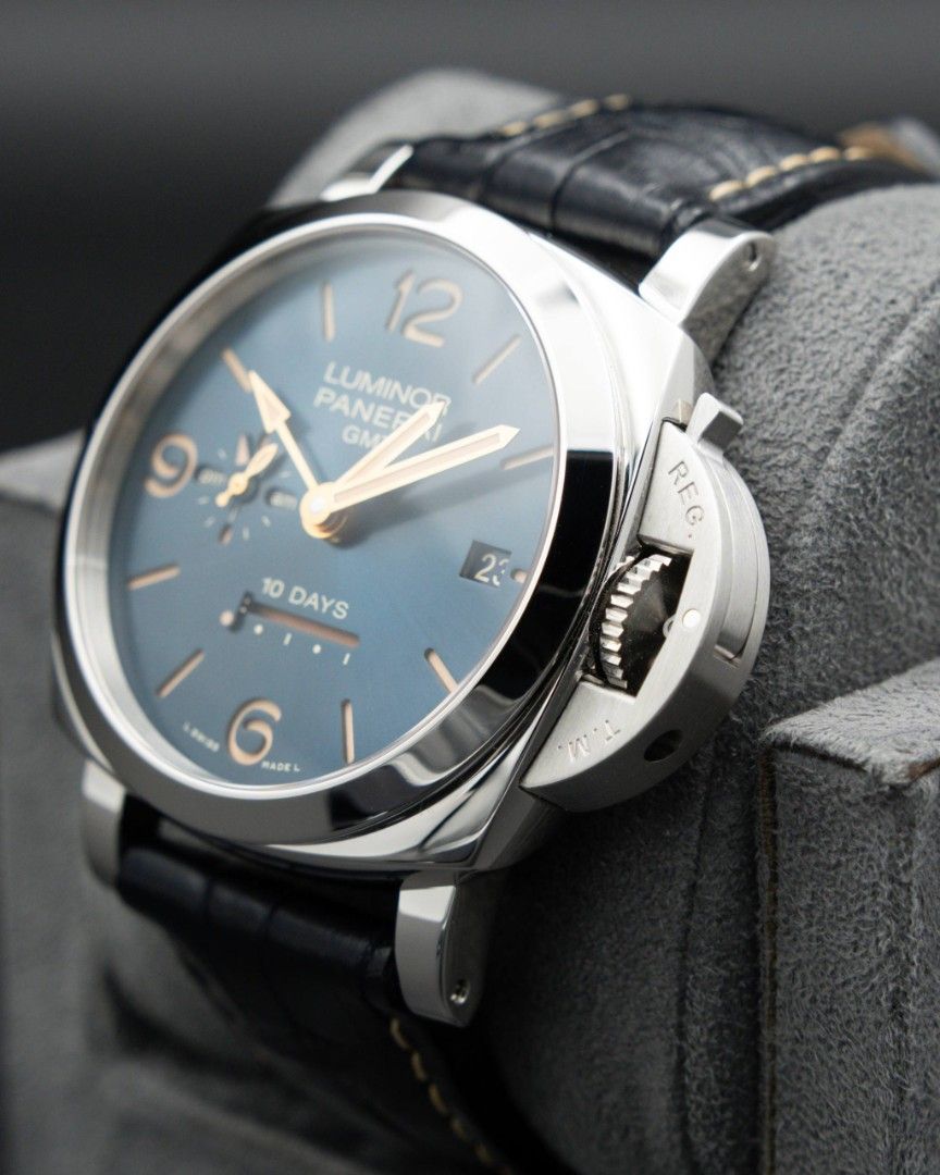Panerai PAM00689 Luminor 1950 Automatic 10 Days Boutique Blue 44mm 2016 Full Set Like New Pam689 (Category: Watches) located in Singapore. Submitted by gdtimepieces (Listing ID 1452196311, Image 4). Description: ** Open to trades up/down! ** Shop Based Hi all, up for sales today is a Panerai PAM00689 Luminor 1950. A boutique-exclusive limited edition of just 300 pieces, featuring a gorgeous blue sunburst sandwich dial and Panerai’s impressive in-