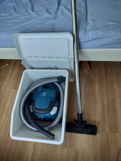 Electrolux Vacuum Cleaner with Hose and Floor Head