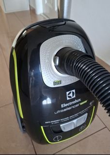 Electrolux Ultrasilencer Vacuum Cleaner, ZUSG4061 (Consider New)