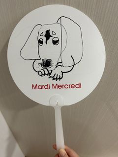Brand new Unused Mardi Mercredi Dog & Paw Print Handheld White Fan Korea travel friendly portable cute collectibles gift present ideas puppy