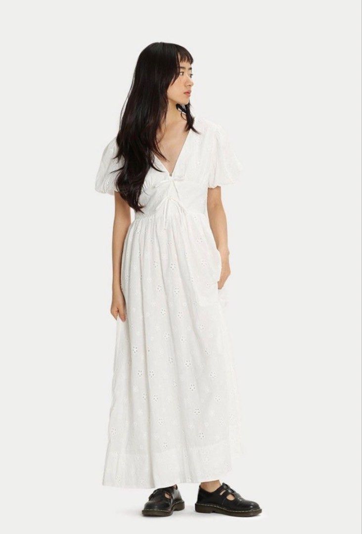 AFA Desiree Broderie Puff Sleeve Maxi Dress in White XS (Category: Dresses) located in Singapore. Submitted by getwells00n (Listing ID 1448184935, Image 1). Description: worn once! selling because i haven’t reached for this in awhile and i gotta declutter my wardrobe :’) tagged XS, size chart in last pic.