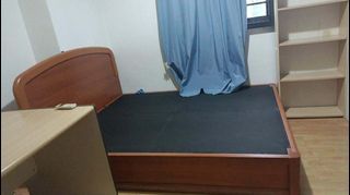 Queen Size Wooden Bed Frame with Mattress