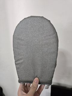 Clothes steaming glove