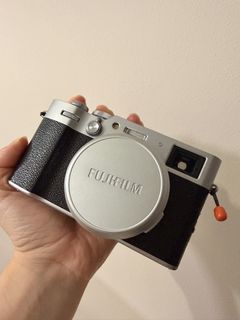 Fujifilm x100vi in Silver with Warranty (June 2026) 