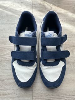 Puma Cabana Racer in white/navy kids size Sz US3.5