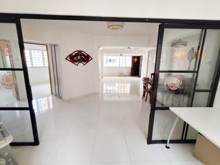Spacious 5I corner unit with 4 bedrooms in Yishun street 21 BLK229