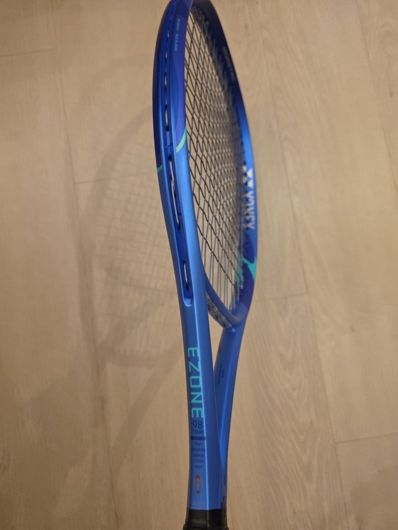 Yonex EZONE 98 Tour L3 grip (Category: Racket & Ball Sports) located in Singapore. Submitted by chthh (Listing ID 1455638159, Image 2). Description: Condition: 9/10 315g 6pt HL.