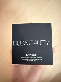 HUDA BEAUTY Easy Bake Loose Baking & Setting Powder 20g