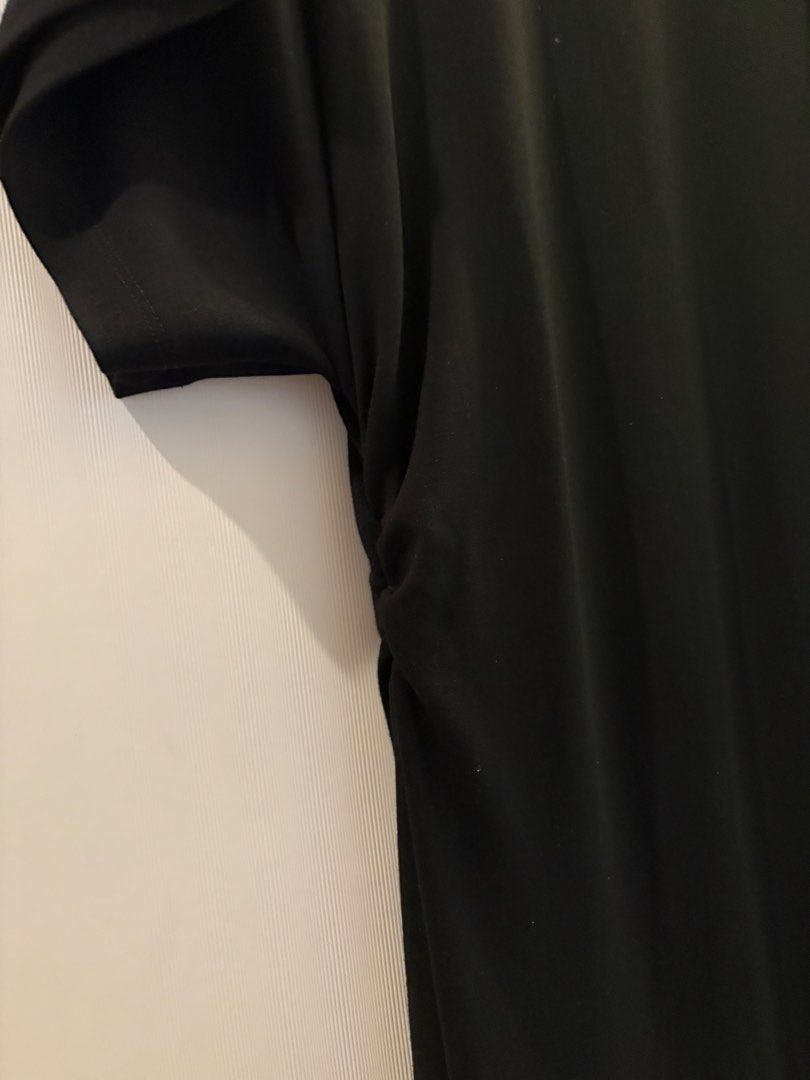 Black & Other Stories Midi Dress (Category: Dresses) located in Singapore. Submitted by nosy5780877 (Listing ID 1456492276, Image 4). Description: - Brand: & Other Stories - Color: Black - Style: Midi Dress - Sleeves: Short - Fit: Relaxed - Features: Side gathered detail - Occasion: Versatile, easy to dress up or down.