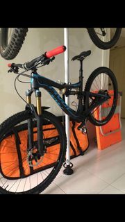 Pivot Mach 6 Carbon Full Suspension Mountain Bike