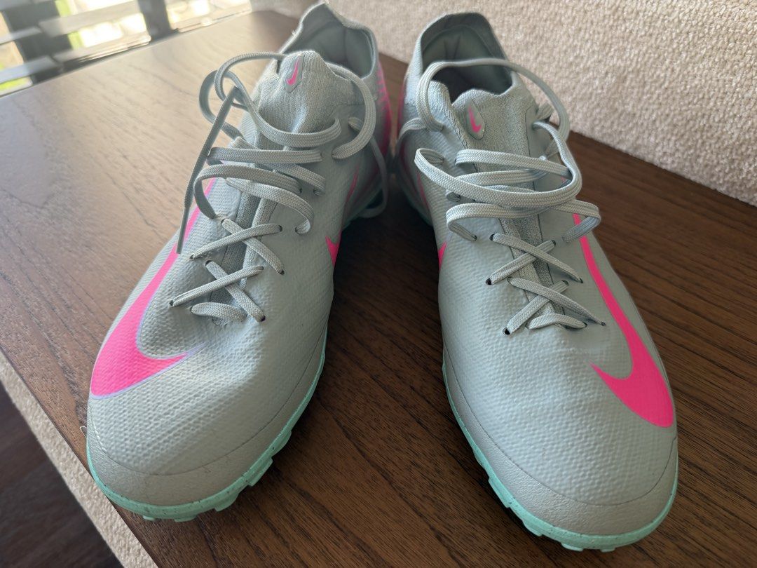 Nike Mercurial Vapor 16 Pro - used once (Category: Sneakers) located in Singapore. Submitted by masterjayr (Listing ID 1453310554, Image 5). Description: Nike Mercurial Vapor 16 Pro Turf Low-Top Soccer Shoes Bought it to play with my son but after playing once for a very short time, he decided to quit soccer. You can see from the photos there’s no marks on the shoe Rrp was SGD$205.