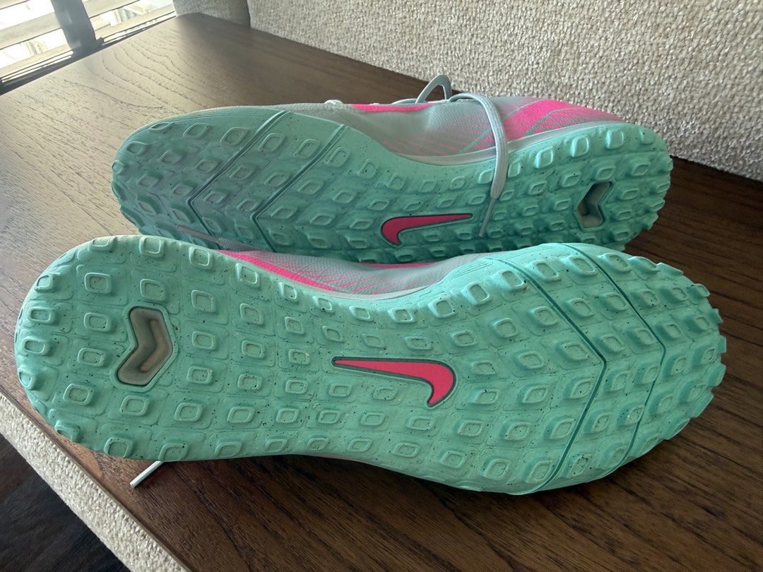 Nike Mercurial Vapor 16 Pro - used once (Category: Sneakers) located in Singapore. Submitted by masterjayr (Listing ID 1453310554, Image 4). Description: Nike Mercurial Vapor 16 Pro Turf Low-Top Soccer Shoes Bought it to play with my son but after playing once for a very short time, he decided to quit soccer. You can see from the photos there’s no marks on the shoe Rrp was SGD$205.