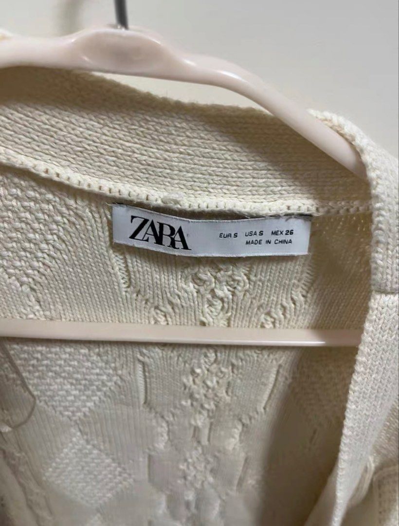 Zara Cream Cable Knit Button Up Cardigan (Category: Coats, Jackets and Outerwear) located in Singapore. Submitted by yyxlc (Listing ID 1453316291, Image 1). Description: - Zara cream cardigan - Cable knit pattern - Two front pockets - Button closures - Ideal for layering Size S. No measurements..