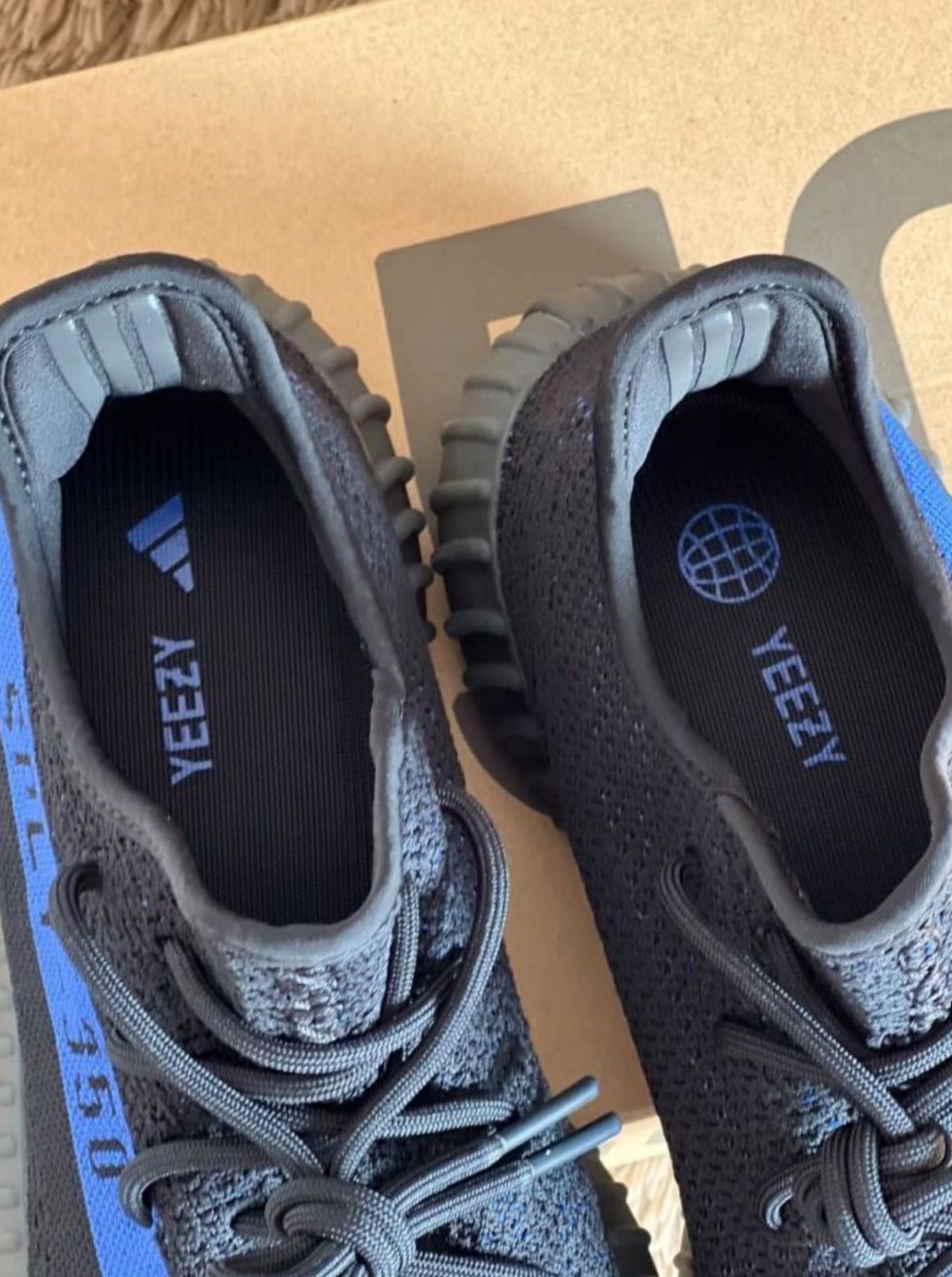 adidas originals Yeezy Boost 350 V2 Dazzling Blue Sports Fabric Black Blue (Category: Sneakers) located in Singapore. Submitted by whappygem (Listing ID 1456694779, Image 7). Description: 🙋 FAQ 1️⃣ What sizes for Adidas adidas originals Yeezy Boost 350 V2 Dazzling Blue Sports Fabric Black Blue? → Chat me 2️⃣ Shipping? → Free via J&T/Ninja Van 3️⃣ Payment? → Cash on delivery 4️⃣ How to confirm? → Photos in ~3 days Any other questions? 💬.