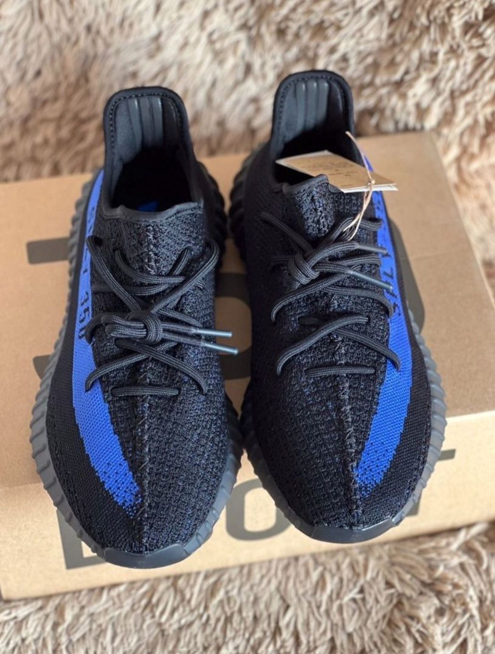 adidas originals Yeezy Boost 350 V2 Dazzling Blue Sports Fabric Black Blue (Category: Sneakers) located in Singapore. Submitted by whappygem (Listing ID 1456694779, Image 2). Description: 🙋 FAQ 1️⃣ What sizes for Adidas adidas originals Yeezy Boost 350 V2 Dazzling Blue Sports Fabric Black Blue? → Chat me 2️⃣ Shipping? → Free via J&T/Ninja Van 3️⃣ Payment? → Cash on delivery 4️⃣ How to confirm? → Photos in ~3 days Any other questions? 💬.