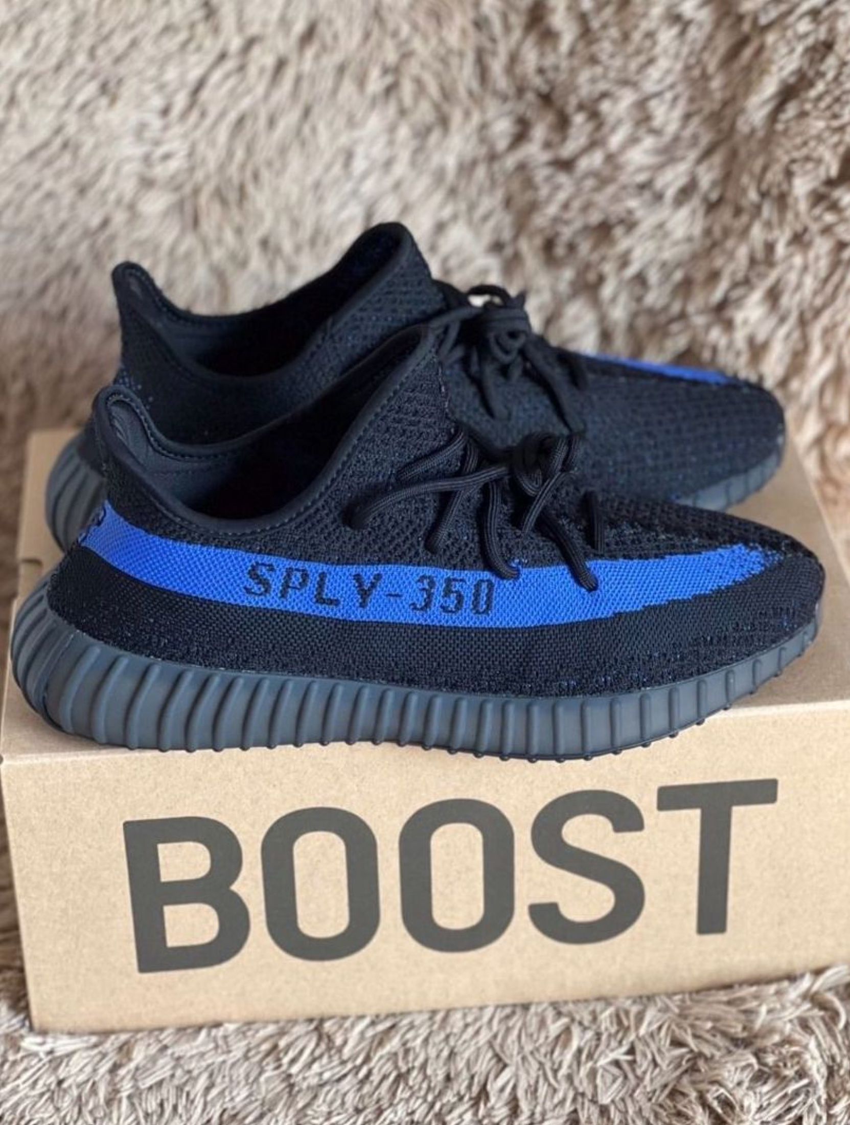adidas originals Yeezy Boost 350 V2 Dazzling Blue Sports Fabric Black Blue (Category: Sneakers) located in Singapore. Submitted by whappygem (Listing ID 1456694779, Image 3). Description: 🙋 FAQ 1️⃣ What sizes for Adidas adidas originals Yeezy Boost 350 V2 Dazzling Blue Sports Fabric Black Blue? → Chat me 2️⃣ Shipping? → Free via J&T/Ninja Van 3️⃣ Payment? → Cash on delivery 4️⃣ How to confirm? → Photos in ~3 days Any other questions? 💬.