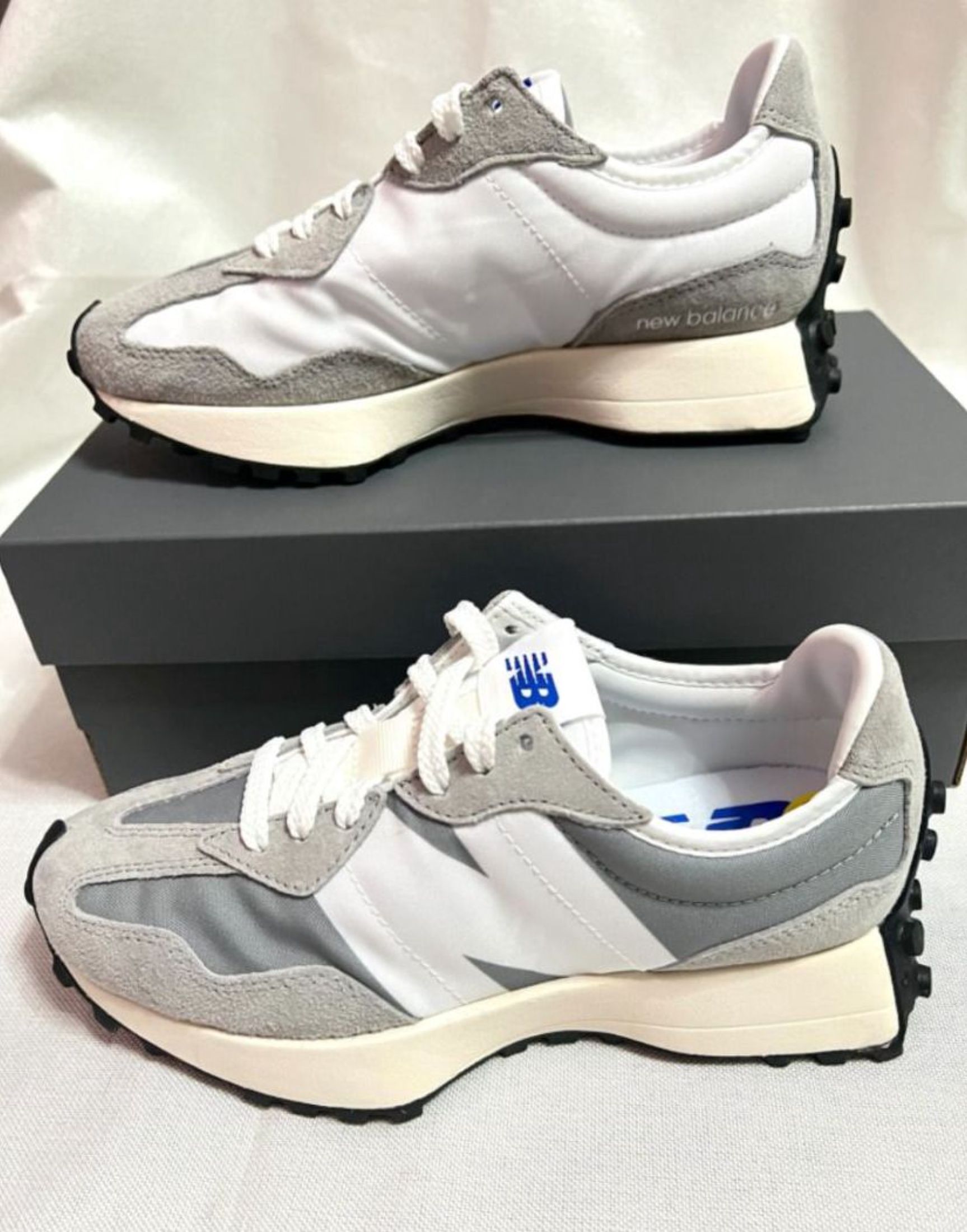 New Balance 327 Classic Retro Suede Woven Running Shoes Original Grey (Category: Sneakers) located in Singapore. Submitted by qhappystar (Listing ID 1456855590, Image 3). Description: 📦 Product Details Brand: New Balance Name: New Balance 327 Classic Retro Suede Woven Running Shoes Original Grey Condition: Brand New 🚚 How It Works Order → ~3 days photo confirmation → Ship via J&T/Ninja Van Free shipping included! Tracking number provided + regu