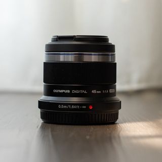 Olympus 45mm F1.8 lens for micro 4/3 system